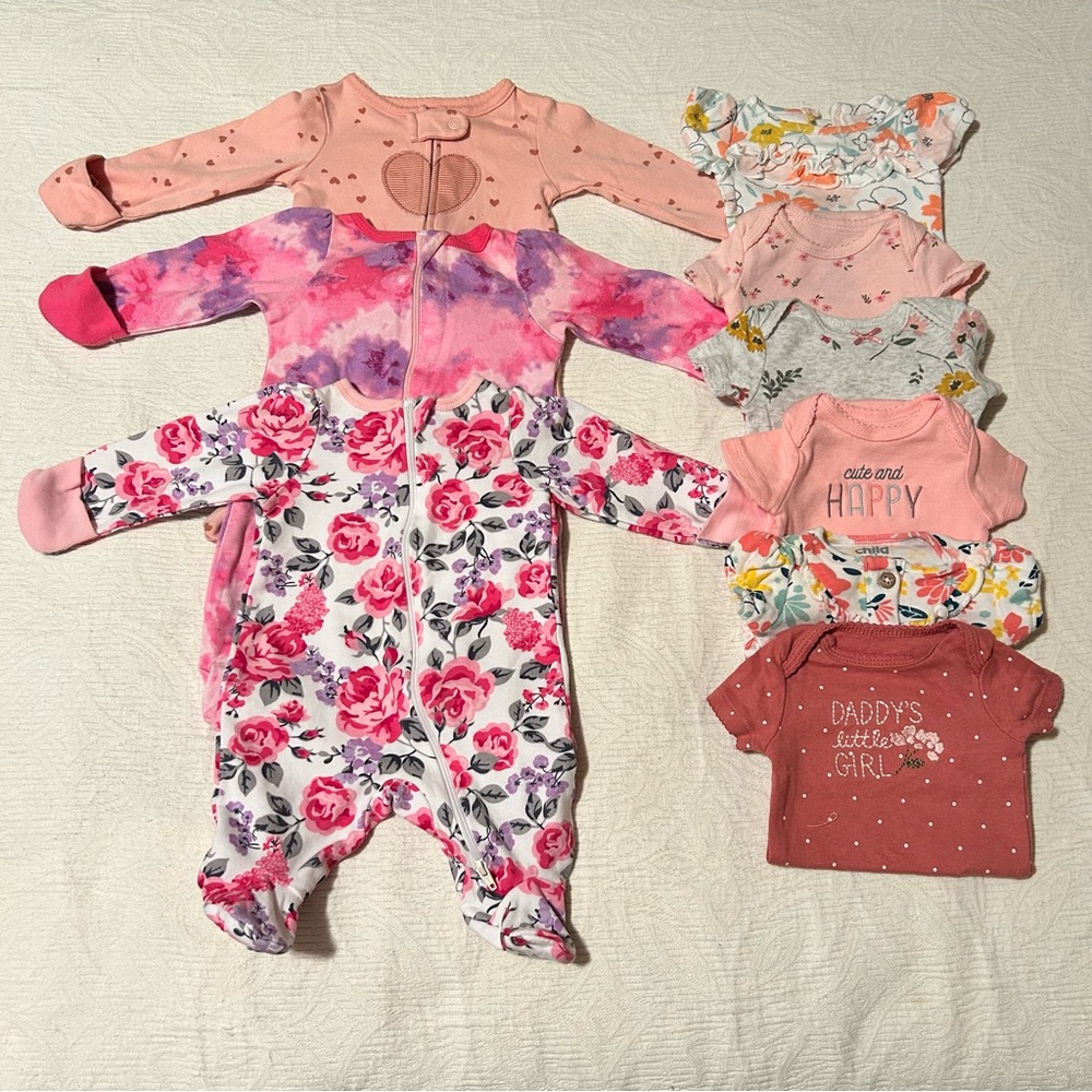 Baby Clothes Bundles Mixed / Assorted Preowned Newborn Onesies and Sleepwear